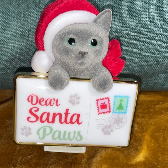 Bath & Body Works Santa Paws Cat Wallflower Plug - Picture 2 of 4